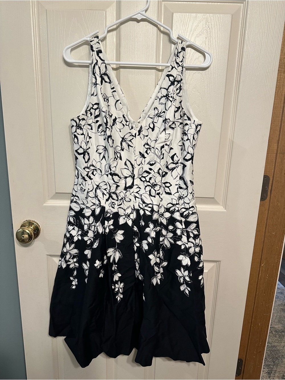Ralph Lauren Black & White Floral V-Neck Midi Dress - Picture 1 of 3